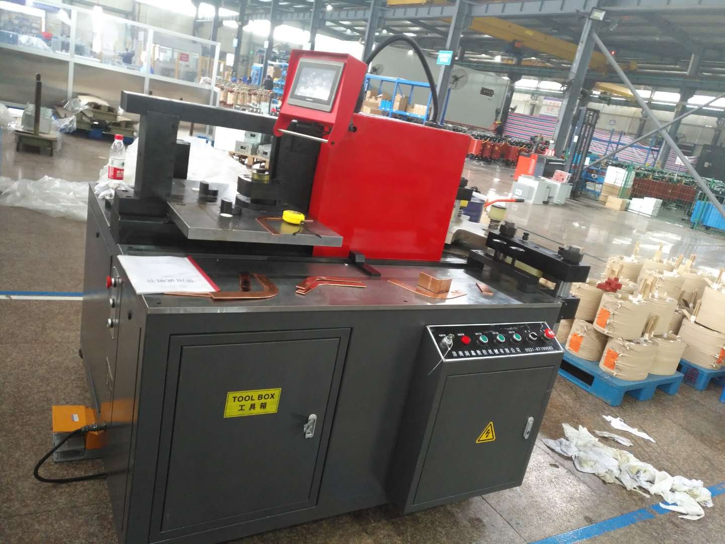 銅排加工機安裝光柵尺取代傳統的傳感器